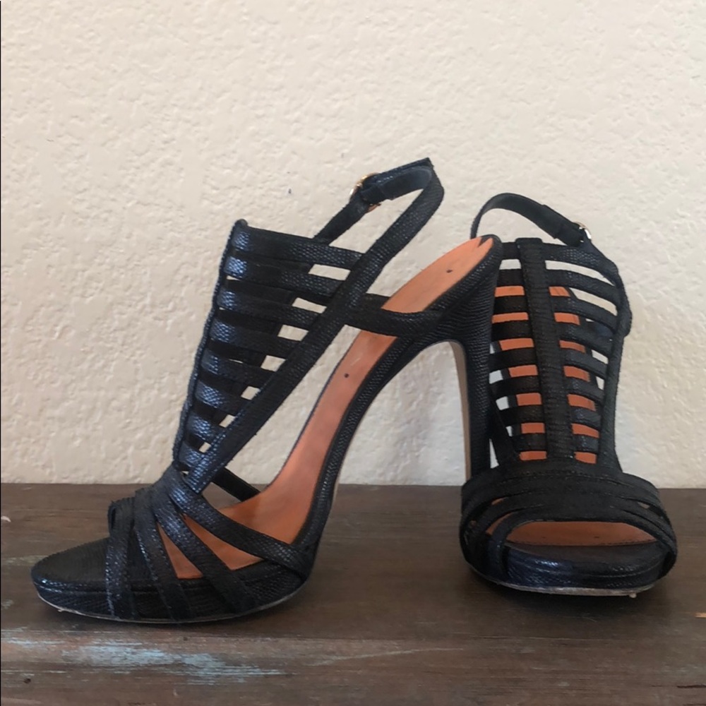 💃🏻💃🏻Black Strappy Via Spiga Heels💃🏻💃🏻